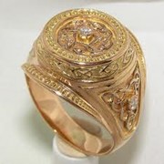 Перстень золотой с бриллиантом фотография