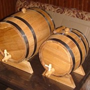 Бочка дубовая для хранения и выдержки вина, коньяка и других крепких напитков с обжигом остова и без. фотография