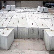 Блоки бетонные фундаментные ФБС фотография
