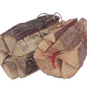 Дрова колотые дубовые естественной влажности, упакованные в вязанку с ручкой, объем вязанки 0,021 складометра, вес примерно 8-9 кг фотография