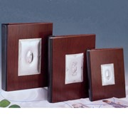 Фотоальбом в деревянной обложке с серебряными вставками фото