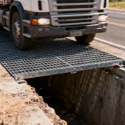 водосточная решетка из оцинкованной стали 25x5 мм фото