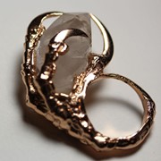 Серебряное кольцо “Золотой коготь вороны“ с кварцом от WickerRing фотография