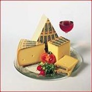 Швейцарский сыр Грюйер фотография