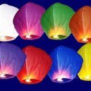 Летающие фонарики разноцветные. фото