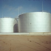 Резервуары для хранения нефтепродуктов фотография