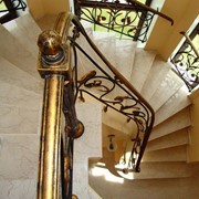 Мраморная лестница мраморные ступени изготовление и монтаж фотография