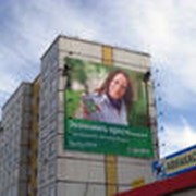 Высотные работы и монтаж рекламы на стены зданий фото