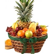 Подарочная корзина с фруктами фото