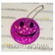 Брелок “SMILE“ светоотражающий “мягкий пластик“ (PVC), всепогодный, цвет: фиолетовый, D=6 сm (+крепление) фотография