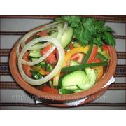 Салат Зелений по селянски - Салат из свежих овощей фотография