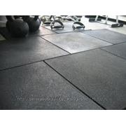 Напольное покрытие для спортивного или тренажерного зала фото