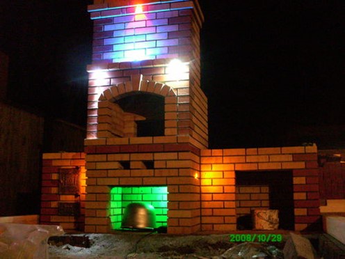 освещение в кирпичном мангале. свет печь. современный камин. свет печь. свет печь.