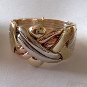 Кольцо из белого желтого и розового золота от WickerRing фото