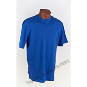 Однотонная синяя футболка