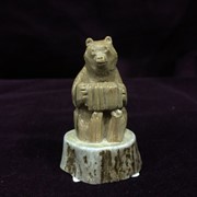 Статуэтка из кости “Медведь“ фото