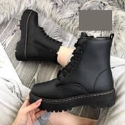 Женские крутые ботиночки черные