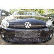 Решетка в бампер защитная центральная черная Volkswagen Golf VI фото
