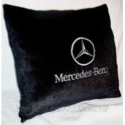 Подушка с логотипом Mercedes фото