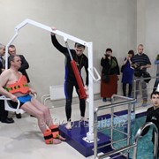 Подъемник в бассейн для инвалидов с гидравлическим приводом