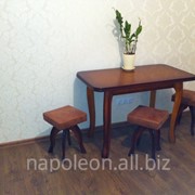 Кухонный стол с табуретками для дома и дачи фотография