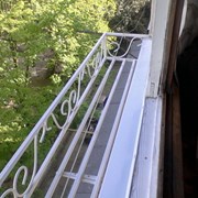 Цветочницы на окна в Сочи  фото