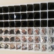 Стрази скляні клеєві, форма квадрат фото
