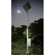 Автономная система уличного освещения на солнечных батареях фотография