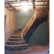 Лестница бетонная криволинейная тетивная фото