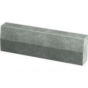 Камень бортовой бетонный фотография