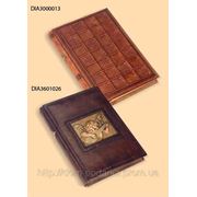 Дневник “Сиена“ в обложке из натуральной кожи с рельефным узором и золотыми вставками фотография