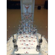 Пирамида из бокалов шампанского фото