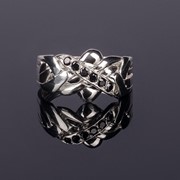 Серебряное кольцо головоломка с черным сапфиром от Wickerring фотография