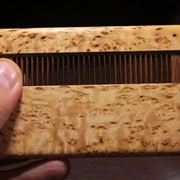 Расческа в футляре из карельской березы - wooden comb in case фотография