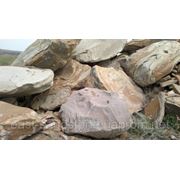 Валуны (глыба от 50 см до 2 м) камня песчаника для ландшафтного дизайна фото