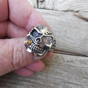 Кольцо из нержавеющей стали с позолотой “Skull smoker“ от WickerRing фото