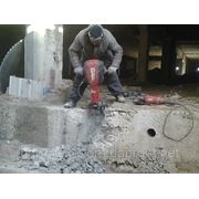 Демонтаж бетона техникой и ручным оборудованием фото