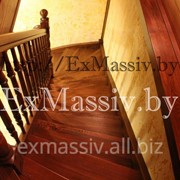 Деревянная лестница из массива сосны на второй этаж в Минске. фотография