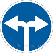 Предписывающие знаки — 4.6 Движение направо или налево, дорожные знаки фото
