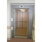 Больничный лифт с автоматическими дверями 500 кг фотография
