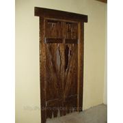 Декоративные двери из “рваного“ дерева фото