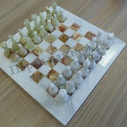 Шахматы из зеленого оникса и белого мрамора