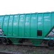 Вагоны грузовые железнодорожные бункерного типа фотография