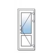 Дверь входная с ручкой скобой и доводчиком из дверного профиля 900х2100 (сэндвич-панель) фотография