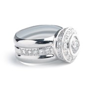 Кольцо с бриллиантами из белого золота фото