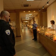 Охрана магазинов и торговых центров фото