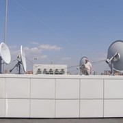 Инсталляция головных станций приема спутникового телевидения фотография