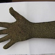 Перчатки для защиты от случайного пореза из материала Kevlar (R) содержит проволоку из нержавеющей стали