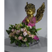 Напольная композиция из мыла молитва ангела с букетом роз фотография