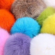 Помпоны из натурального меха кролика фото